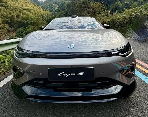 零跑Lafa5 Ultra预计会是性能版本将11月28日上市