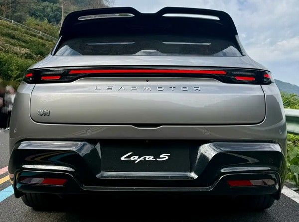 零跑Lafa5 Ultra预计会是性能版本将11月28日上市