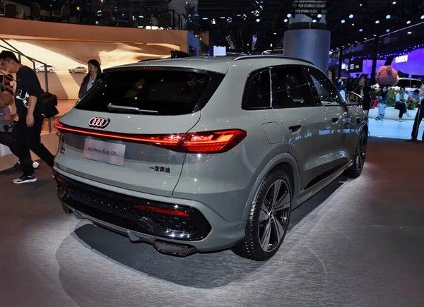 全新奥迪Q5L新车将在12月内完成上市加长125mm