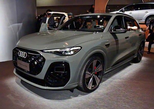 全新奥迪Q5L新车将在12月内完成上市加长125mm