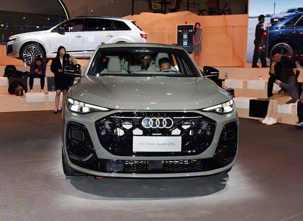 全新奥迪Q5L新车将在12月内完成上市加长125mm