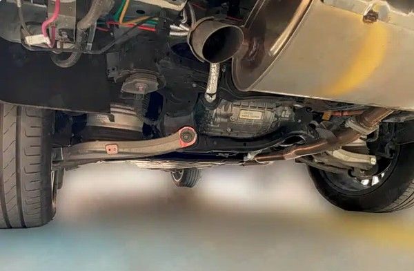 魏牌旗舰SUV的内饰谍照预计采用2+2+2座椅布局