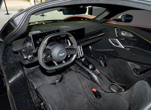 插电混动超跑阿斯顿·马丁Valhalla量产版实车国内亮相