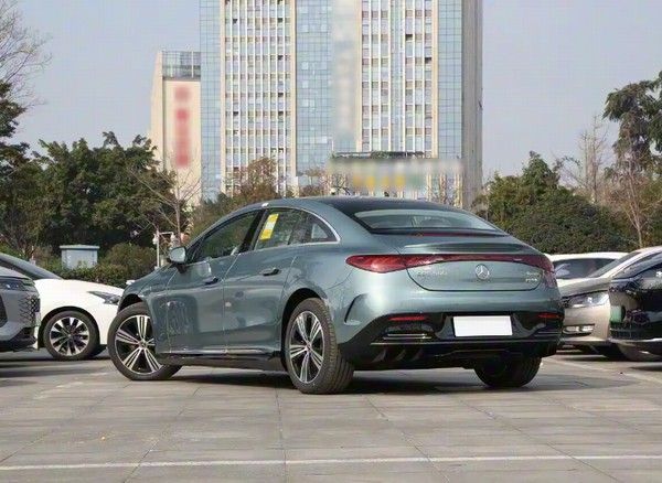 2026款奔驰EQE上市价格新车定位中大型纯电动车
