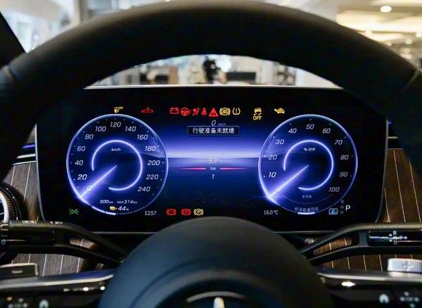 2026款奔驰EQE上市价格新车定位中大型纯电动车