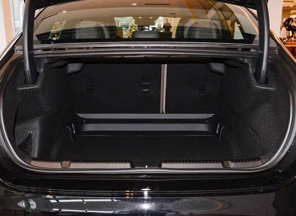 2026款奔驰EQE上市价格新车定位中大型纯电动车