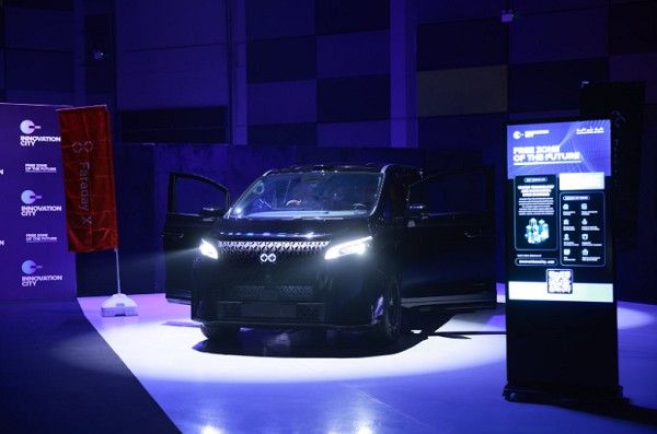 法拉第未来（FF）首台FX SuperOne全球首次交付