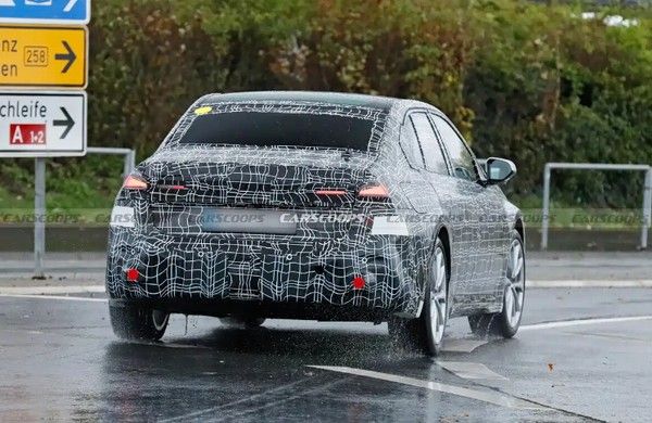 全新宝马3系和全新宝马i3同框谍照预计2026年发布