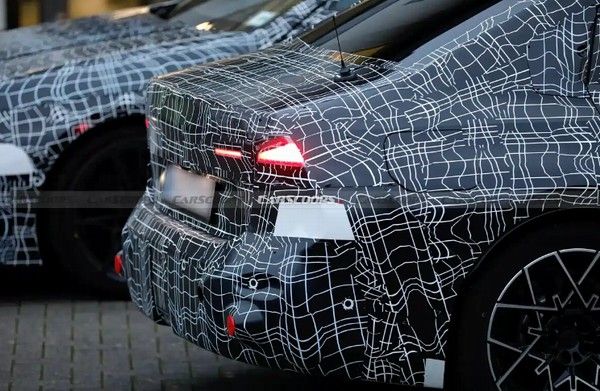 全新宝马3系和全新宝马i3同框谍照预计2026年发布