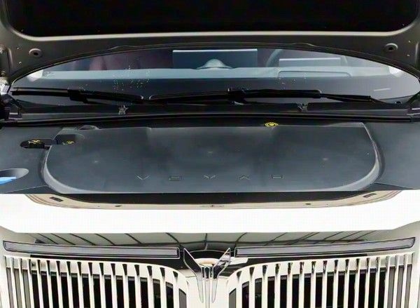 岚图追光L中大型轿车价格配置参数将12月上市交付