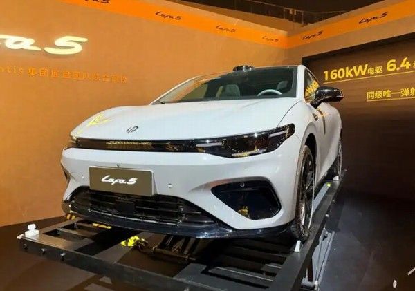 零跑汽车全新电动轿跑Lafa5正式上市个性电动轿跑