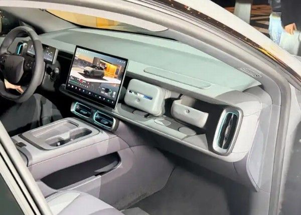 零跑汽车全新电动轿跑Lafa5正式上市个性电动轿跑