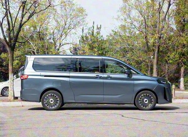 北京汽车全新中大型MPV锐胜M8将于12月5日上市