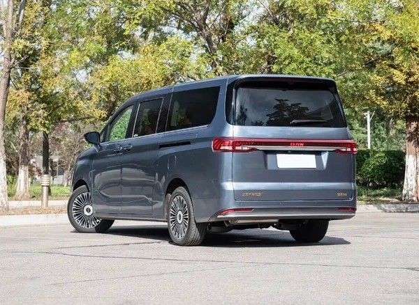 北京汽车全新中大型MPV锐胜M8将于12月5日上市