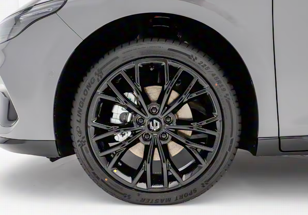 零跑汽车全新战略车型Lafa5正式上市价格参数配置