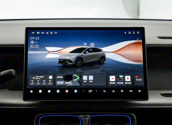 零跑汽车全新战略车型Lafa5正式上市价格参数配置