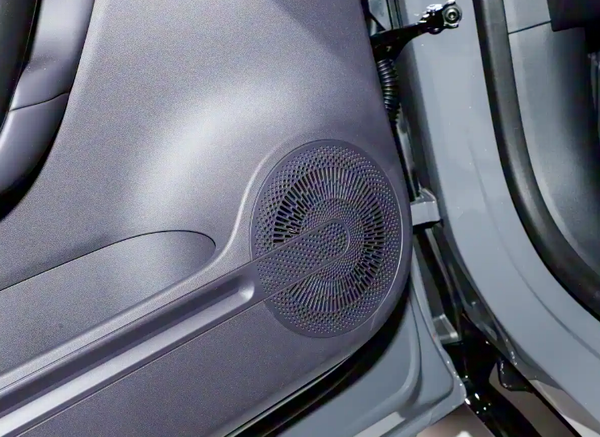 零跑汽车全新战略车型Lafa5正式上市价格参数配置