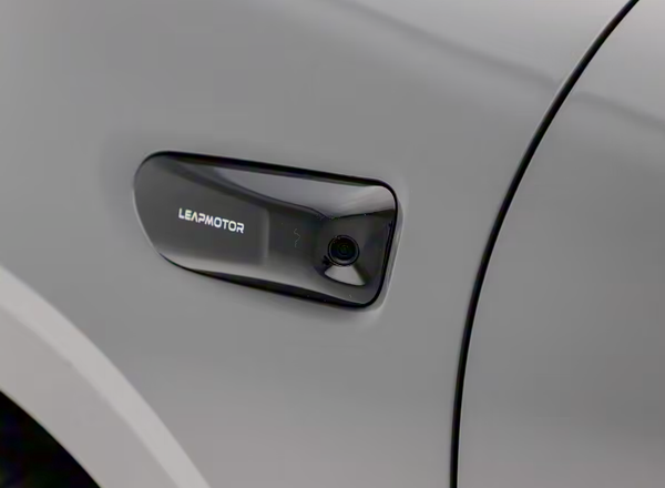 零跑汽车全新战略车型Lafa5正式上市价格参数配置