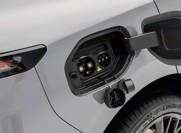 零跑汽车全新战略车型Lafa5正式上市价格参数配置