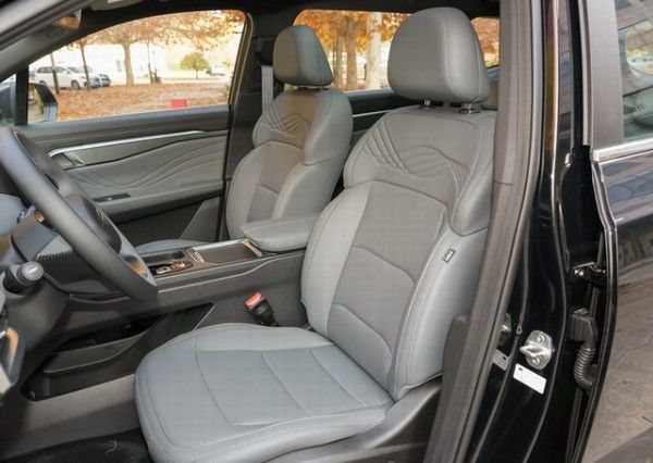 吉利汽车新款豪越L中型SUV正式上市价格参数配置