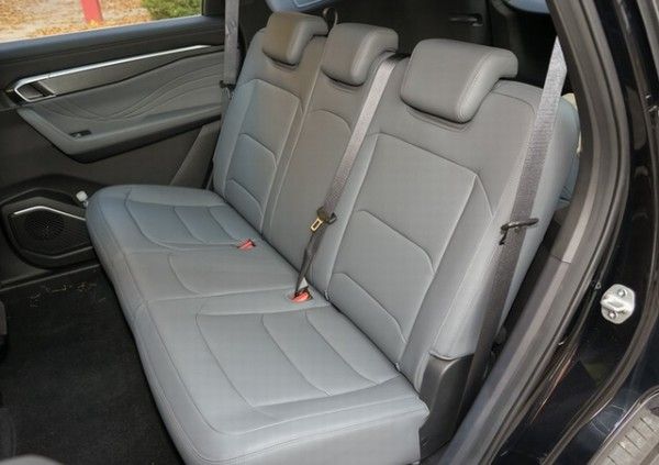 吉利汽车新款豪越L中型SUV正式上市价格参数配置