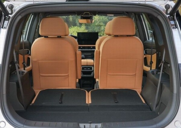 吉利汽车新款豪越L中型SUV正式上市价格参数配置