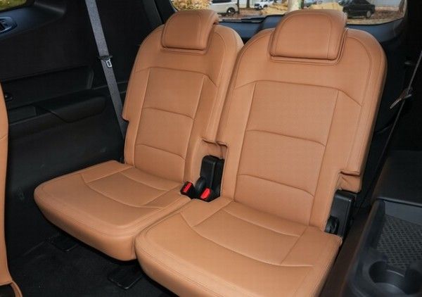 吉利汽车新款豪越L中型SUV正式上市价格参数配置