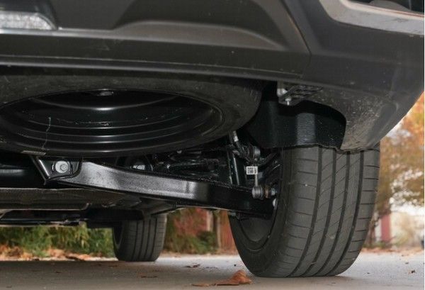 吉利汽车新款豪越L中型SUV正式上市价格参数配置