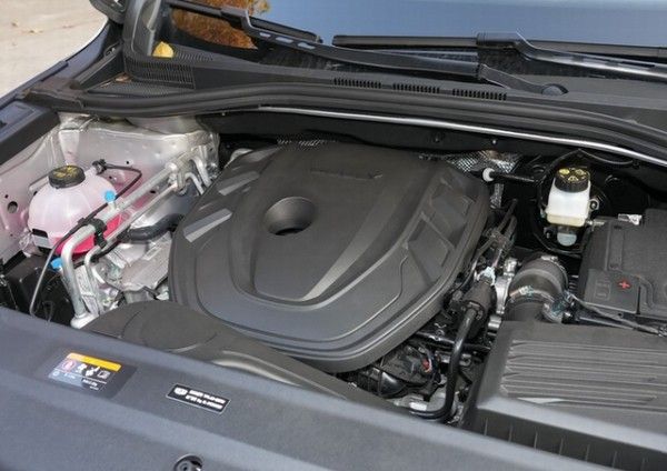 吉利汽车新款豪越L中型SUV正式上市价格参数配置