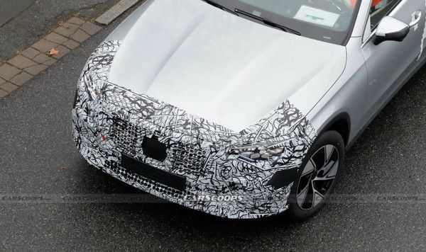 梅赛德斯-奔驰燃油版GLC SUV及轿跑版原型车测试