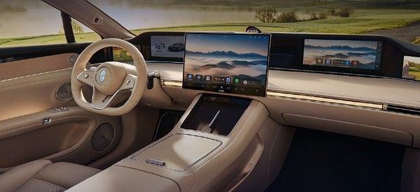 享界S9轿车于2025年11月29日享界超级工厂交仪