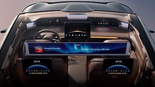 享界S9轿车于2025年11月29日享界超级工厂交仪