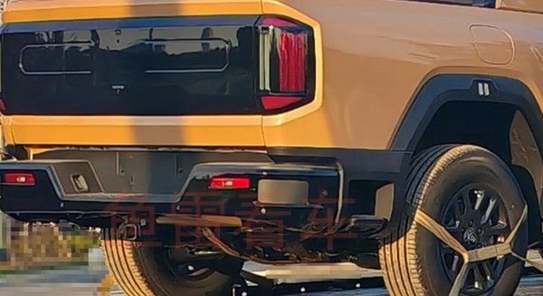 捷途纵横F700量产版无伪装谍照越野皮卡鲲鹏超混