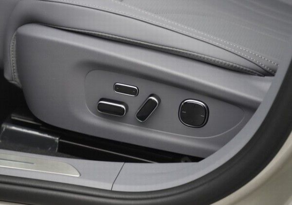 岚图追光L预售价定档12月10日将正式上市价格参数