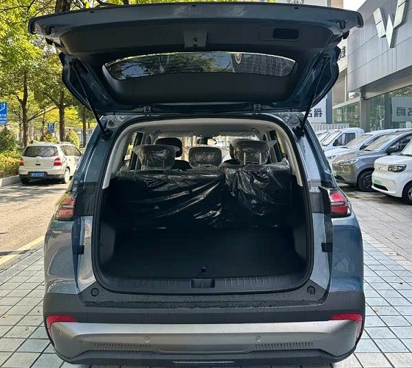 五菱宏光侠量产版实车图该车未来或将命名星光560