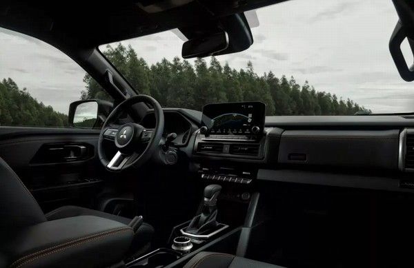 三菱汽车全新Triton Savana特别版皮卡车专注越野