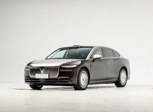 岚图品牌全新中大型轿车岚图追光L将于12月上市交付