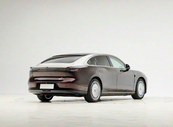 岚图品牌全新中大型轿车岚图追光L将于12月上市交付