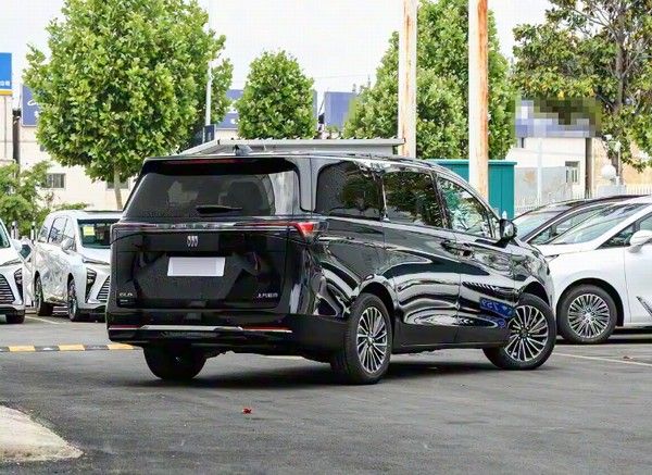 中大型MPV GL8陆尚GL8陆尊推出年末限时购车福利