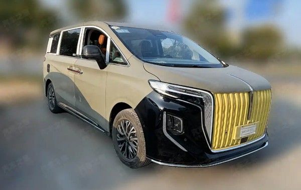 新款红旗HQ9测试谍照内饰变化明显整体风格更居家