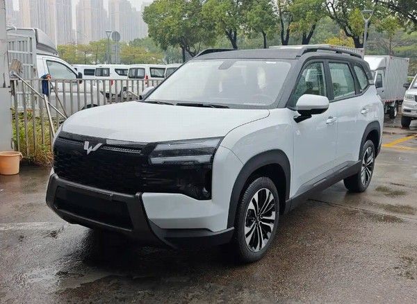 五菱宏光侠实车图将命名为星光560提供5座7座可选