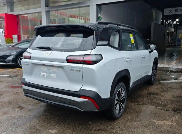 五菱宏光侠实车图将命名为星光560提供5座7座可选