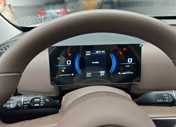 五菱宏光侠实车图将命名为星光560提供5座7座可选