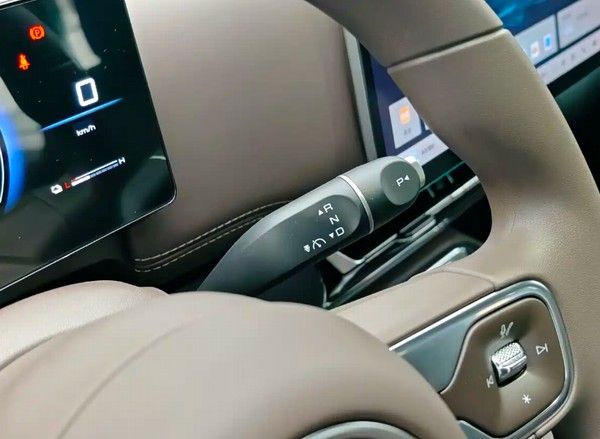 五菱宏光侠实车图将命名为星光560提供5座7座可选