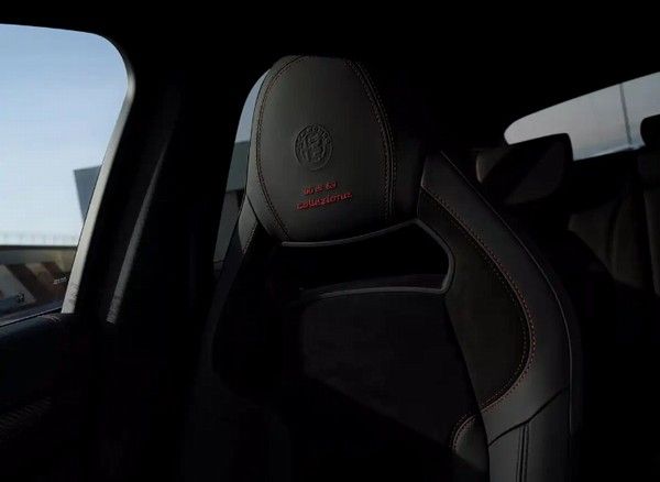 阿尔法·罗密欧Giulia朱丽叶和Stelvio斯坦维四叶草版