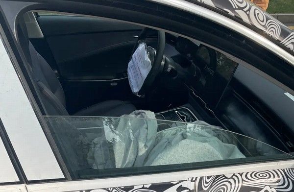 疑似红旗H5纯电版谍照全新外观内饰价格参数配置