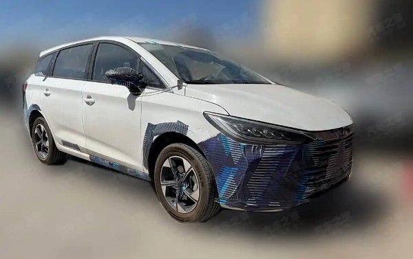 疑似新款比亚迪宋MAX的谍照全新外观内饰参数配置