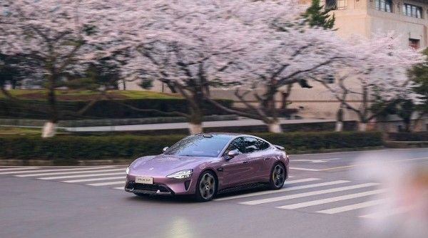 福特CEO对中国电动汽车品牌小米SU7给予高度评价