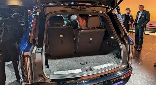 凯迪拉克VISTIQ申报图新车为6座大型SUV参数配置