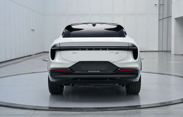 莲花汽车插电式混合动力车型FORME亮相参数配置